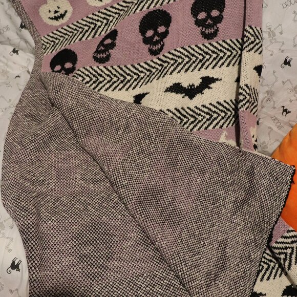 Spooky Night Lavender Pastel Halloween Chochet throw blanket Skulls pumpkin - Picture 2 of 3
